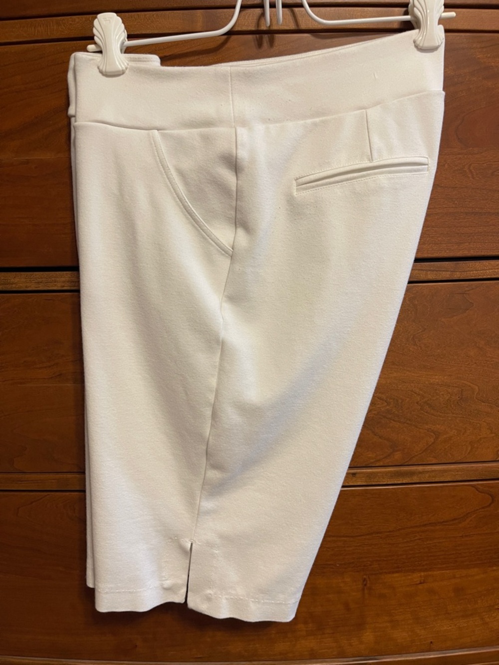 Soft Surroundings Women's White knit Bermuda Shorts